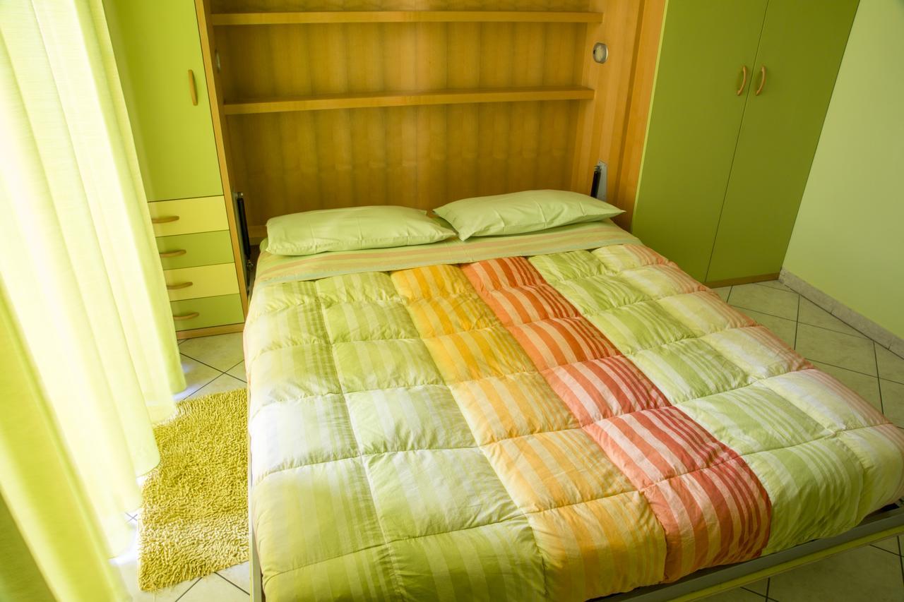 Al Centro E Meglio B&B Napoli Esterno foto