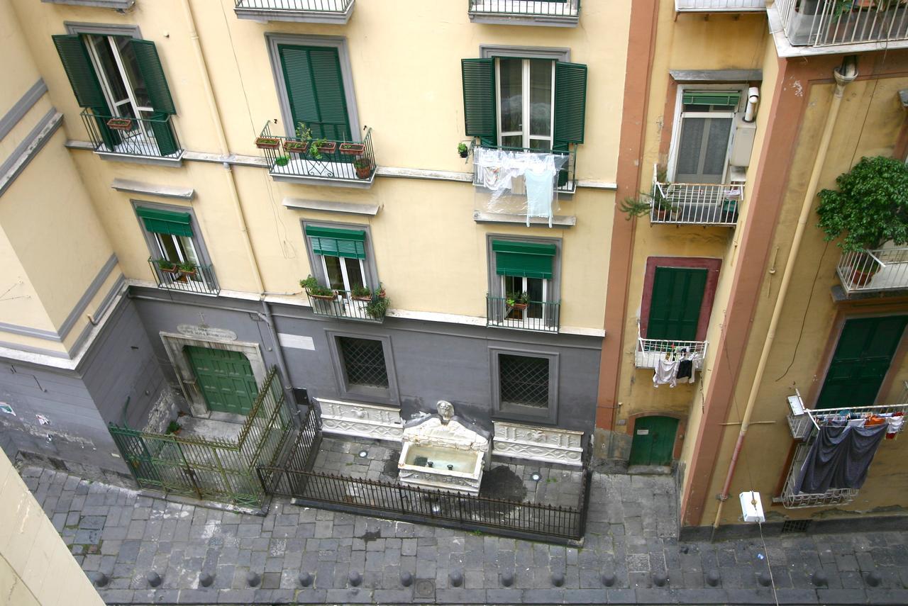 Al Centro E Meglio B&B Napoli Esterno foto