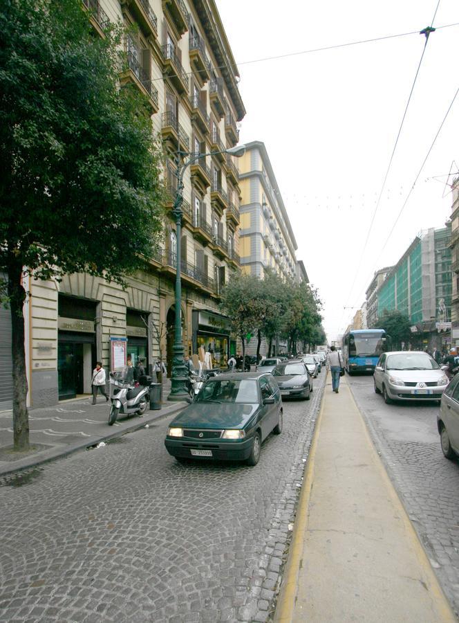 Al Centro E Meglio B&B Napoli Esterno foto