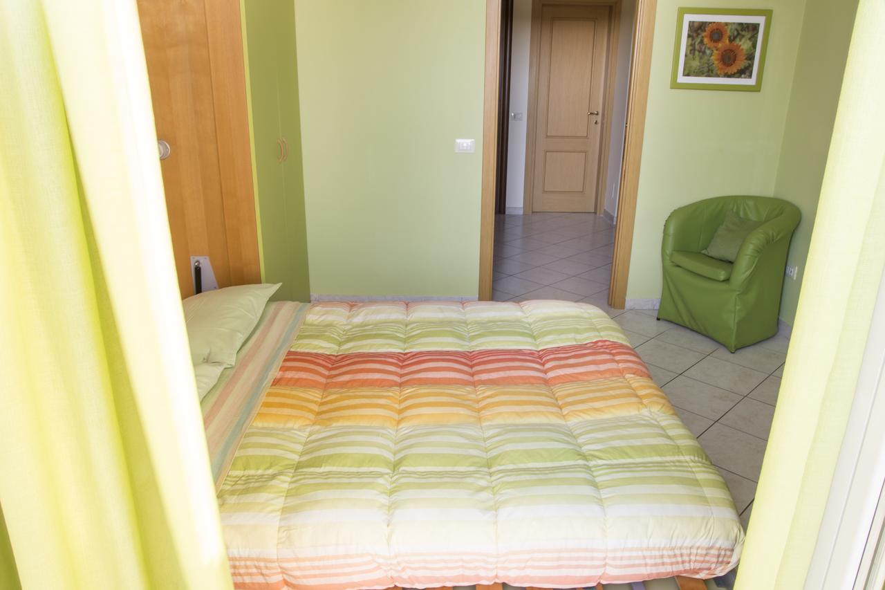 Al Centro E Meglio B&B Napoli Esterno foto
